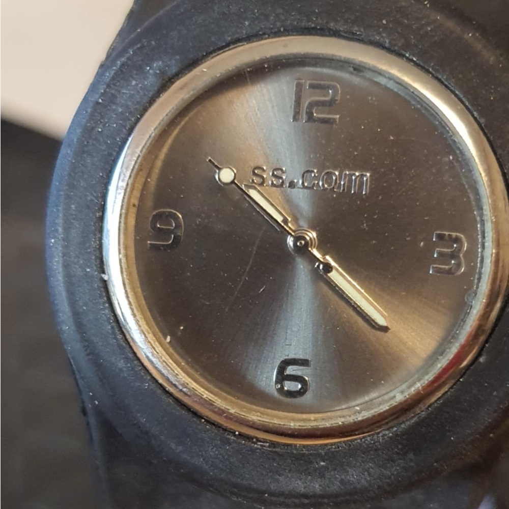 🦋10/$20🦋 SS.COM Silver/Black  Unisex Slap Watch